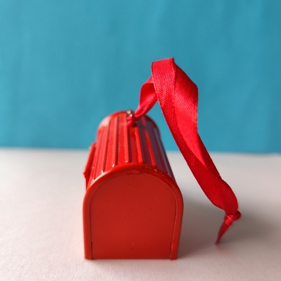 2001 Hallmark Canada Post Christmas tree ornament - Picture 3 of 7